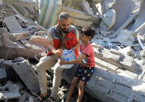 صدقة طـاشي تقدم مساعدات عاجلة لقطـاع غزة